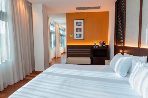 Habitación Doble Deluxe - 1 o 2 camas del hotel Eurostars Grand Marina. Foto 6