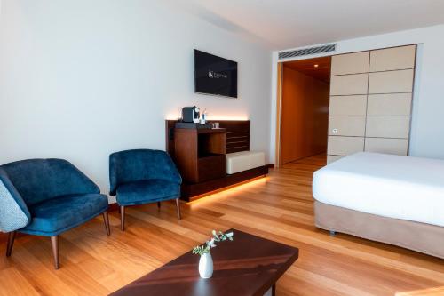 Habitación Premier con balcón del hotel Eurostars Grand Marina