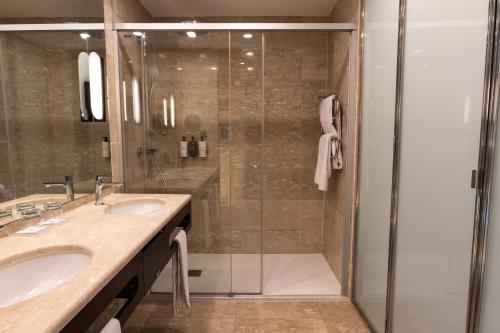 Habitación Doble Superior - 1 o 2 camas del hotel Eurostars Grand Marina. Foto 1