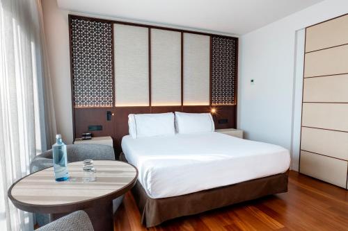 Habitación Doble Superior - 1 o 2 camas del hotel Eurostars Grand Marina. Foto 2
