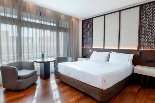 Habitación Doble Superior - 1 o 2 camas del hotel Eurostars Grand Marina. Foto 5