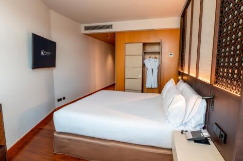 Habitación Doble Superior - 1 o 2 camas del hotel Eurostars Grand Marina. Foto 7