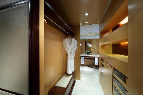 Suite Junior Familiar del hotel Eurostars Grand Marina. Foto 3