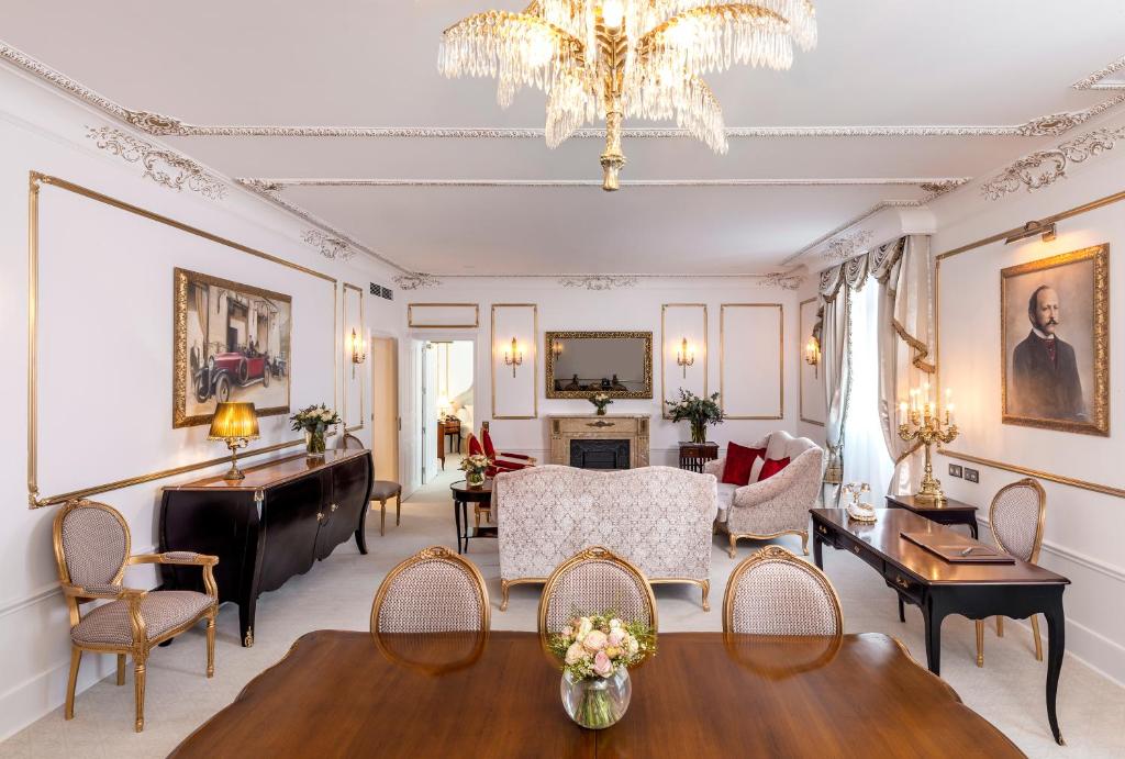 Suite 2 habitaciones del hotel El Palace Barcelona. Foto 1