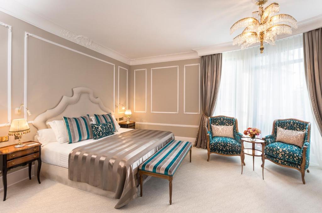 Suite classic art 1 dormitorio del hotel El Palace Barcelona