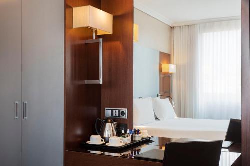 Habitación Doble Clásica con cama supletoria del hotel H10 Itaca. Foto 3