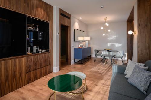 Suite Panorámica del hotel Catalonia Barcelona Plaza. Foto 1