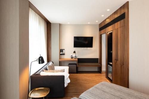 Habitación Triple Premium del hotel Catalonia Barcelona Plaza. Foto 4