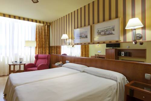 Habitación doble 2 camas del hotel Ilunion Les Corts Spa. Foto 2