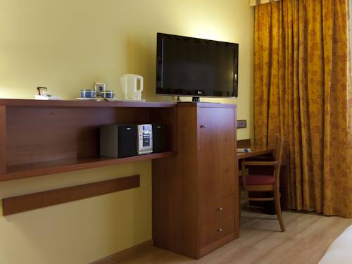 Habitación doble 2 camas del hotel Ilunion Les Corts Spa. Foto 4