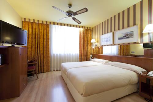 Habitación doble 2 camas del hotel Ilunion Les Corts Spa. Foto 5