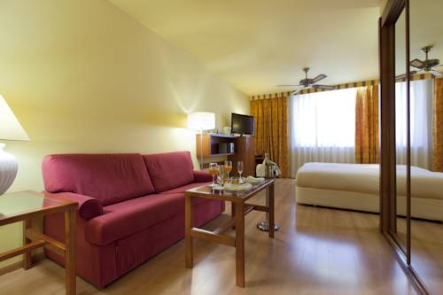 Habitación familiar del hotel Ilunion Les Corts Spa. Foto 2