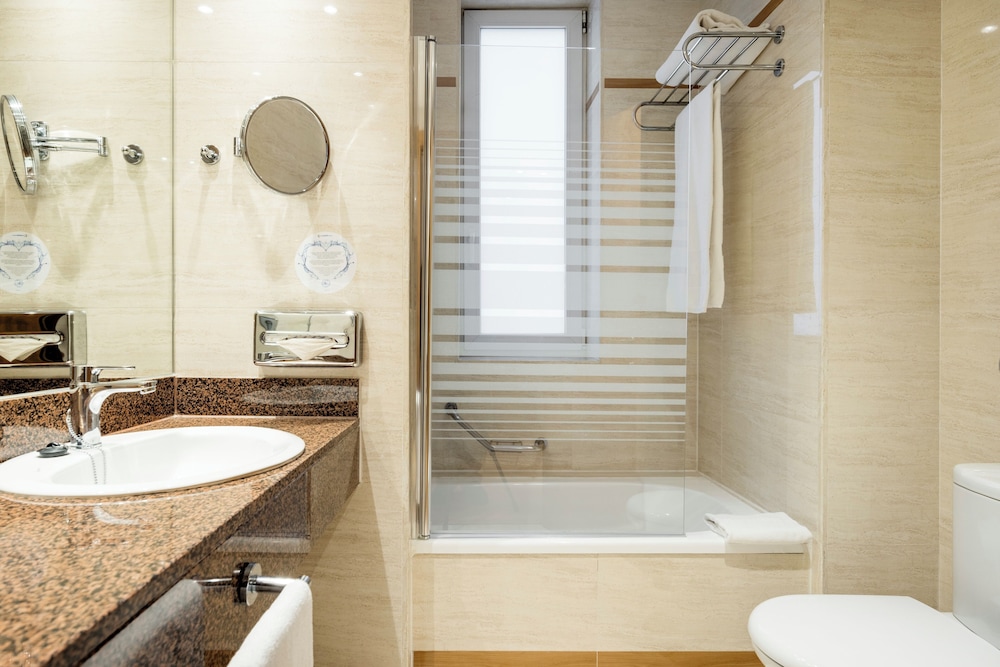 Habitación Doble Pet Friendly del hotel Ilunion Les Corts Spa. Foto 4