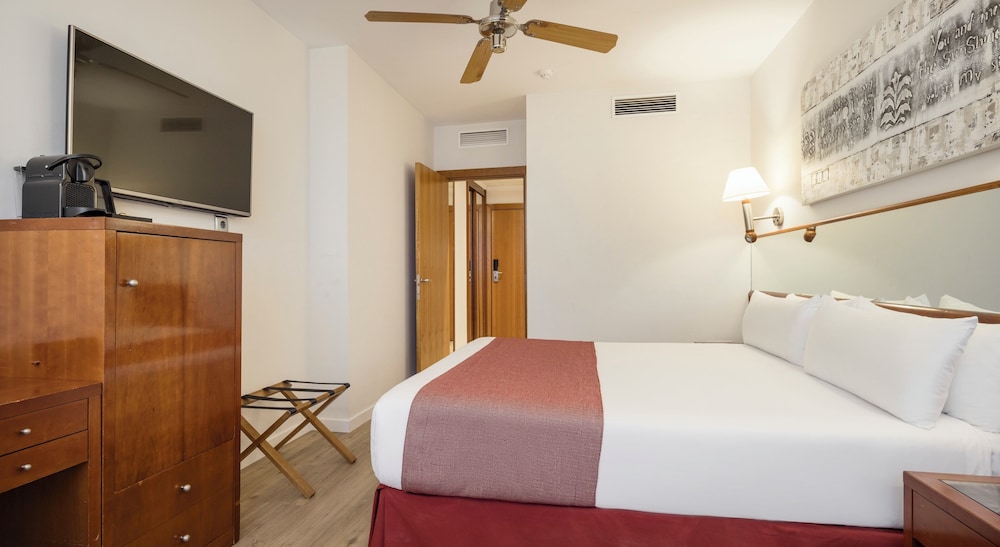 Habitación doble superior del hotel Ilunion Les Corts Spa. Foto 2