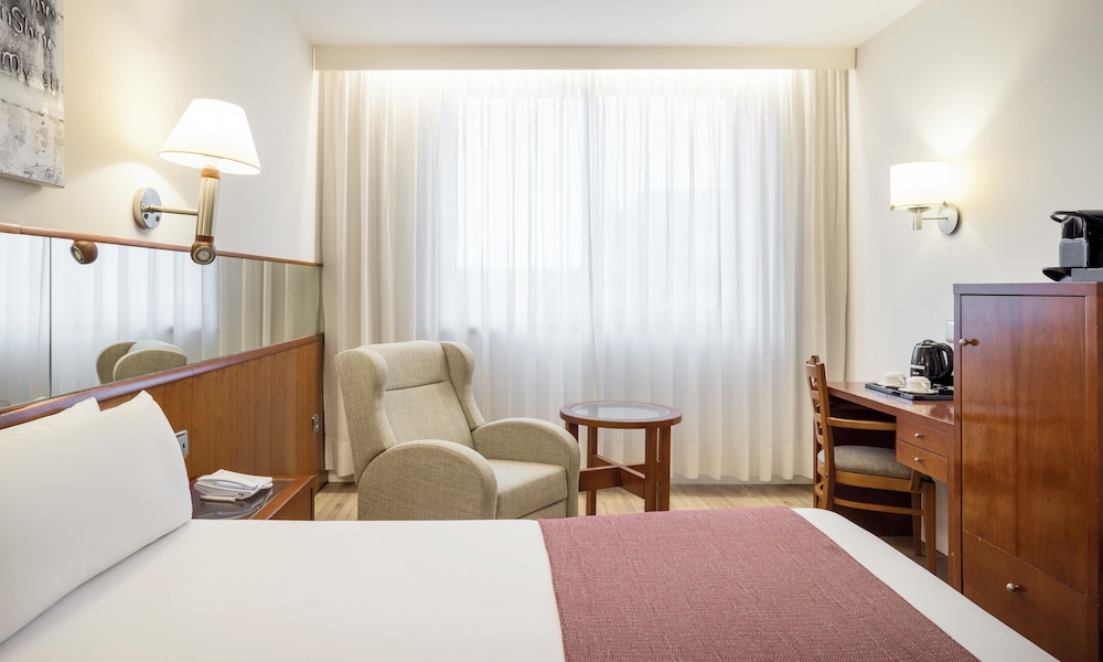 Habitación doble superior del hotel Ilunion Les Corts Spa. Foto 3