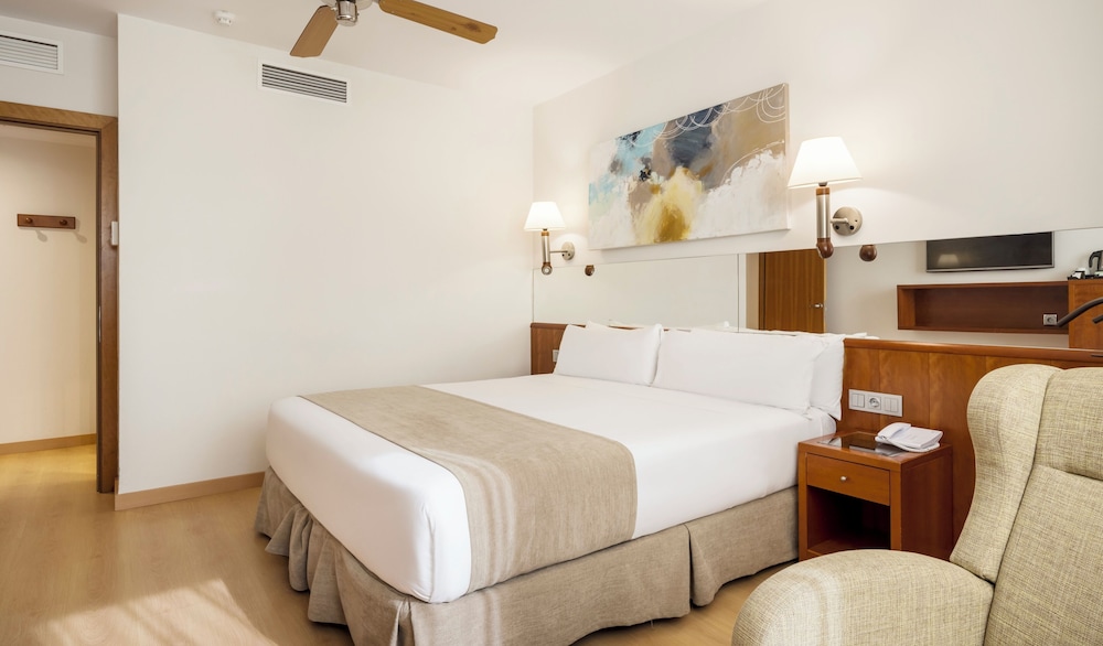 Habitación ejecutiva del hotel Ilunion Les Corts Spa. Foto 1