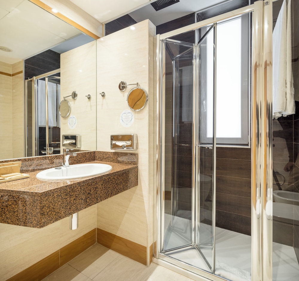 Habitación ejecutiva del hotel Ilunion Les Corts Spa. Foto 5