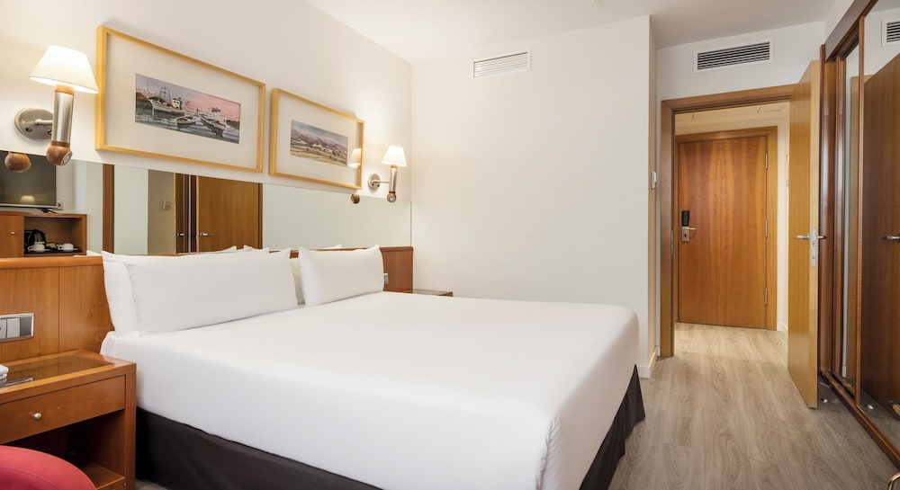Habitación individual del hotel Ilunion Les Corts Spa. Foto 1