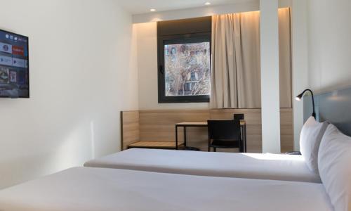 Habitación Doble Superior con 2 camas del hotel Sant Pau. Foto 6