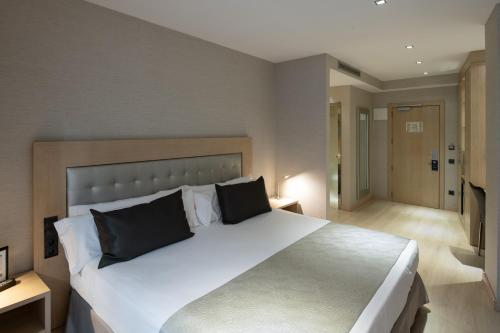Habitación Doble Superior del hotel Catalonia Sagrada Familia. Foto 3