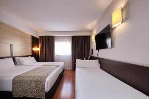 Habitación Triple del hotel Catalonia Sagrada Familia. Foto 3