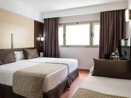 Habitación triple del hotel Catalonia Sagrada Familia. Foto 2