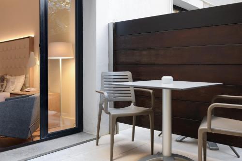 Habitación Doble Superior con vistas interiores del hotel Gran Havana. Foto 1