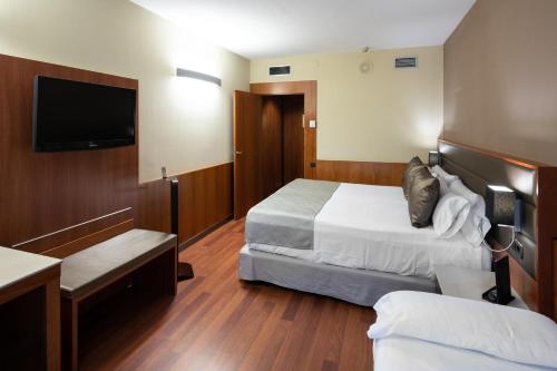 Habitación Triple del hotel Catalonia Diagonal Centro. Foto 1