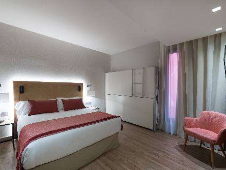 Habitación doble Familiar del hotel Catalonia Eixample 1864. Foto 2