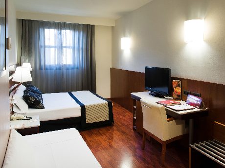 Habitación triple del hotel Catalonia Eixample 1864. Foto 1