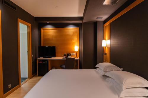 Habitación Doble Estándar - 1 o 2 camas del hotel Barcelona Universal. Foto 8