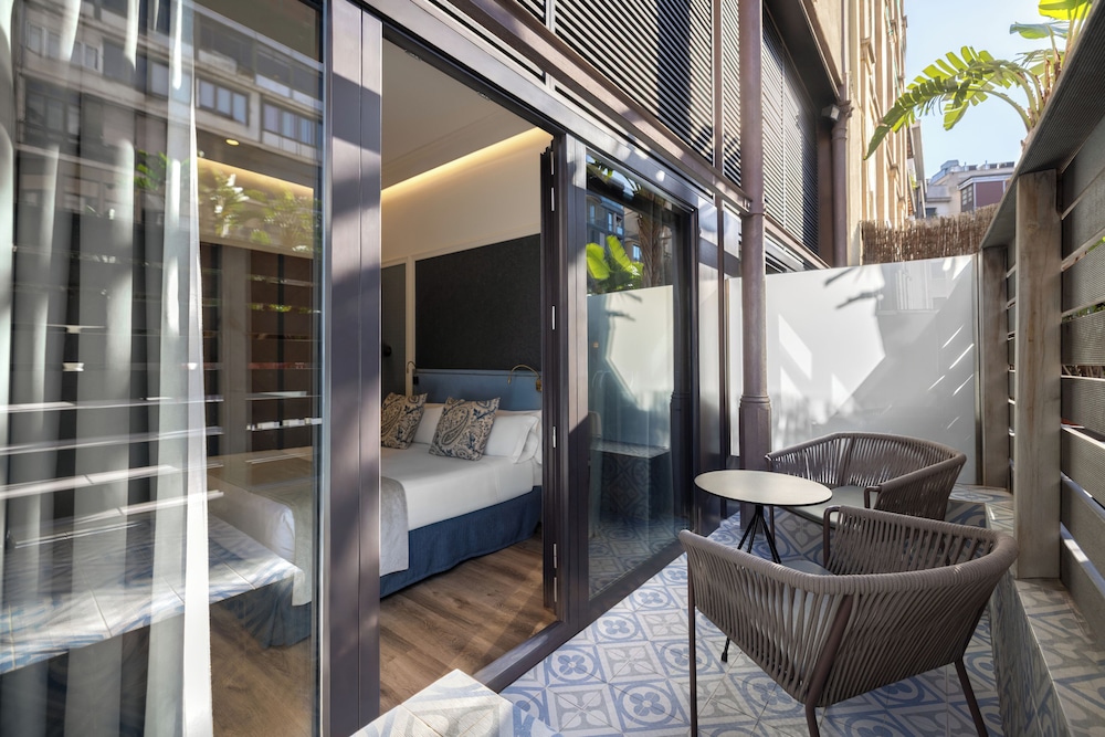 Habitación Premium, terraza del hotel Catalonia Plaza Cataluña. Foto 2