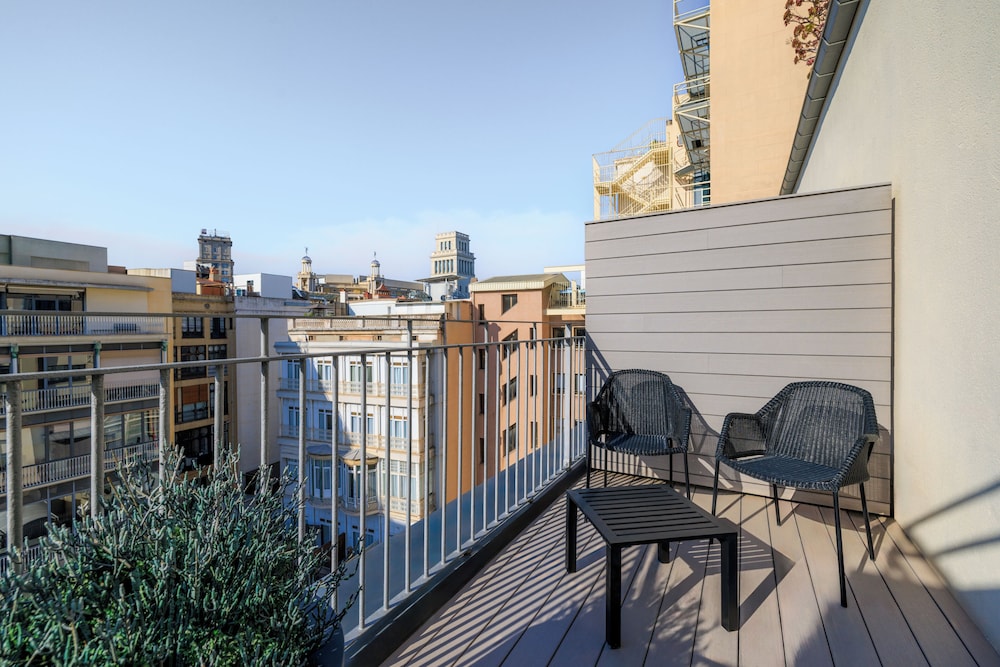 Habitación superior, terraza del hotel Catalonia Plaza Cataluña. Foto 4