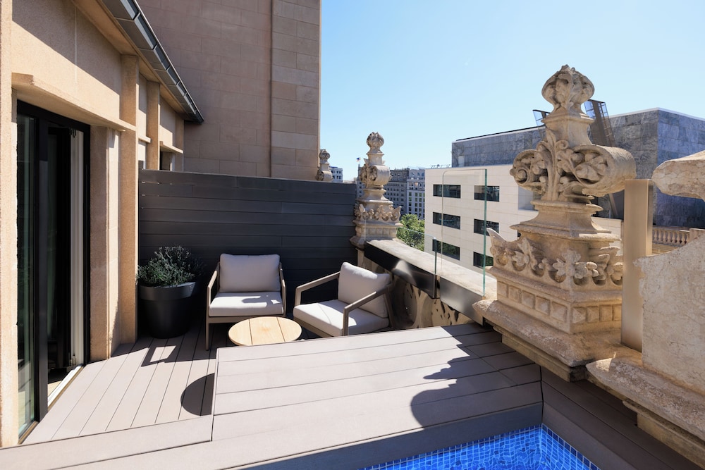 Habitación Deluxe (Pool) del hotel Catalonia Plaza Cataluña. Foto 4