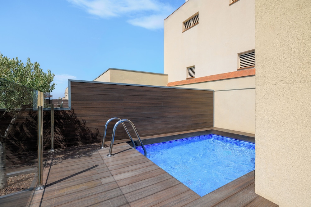 Suite junior, piscina privada del hotel Catalonia Plaza Cataluña. Foto 5