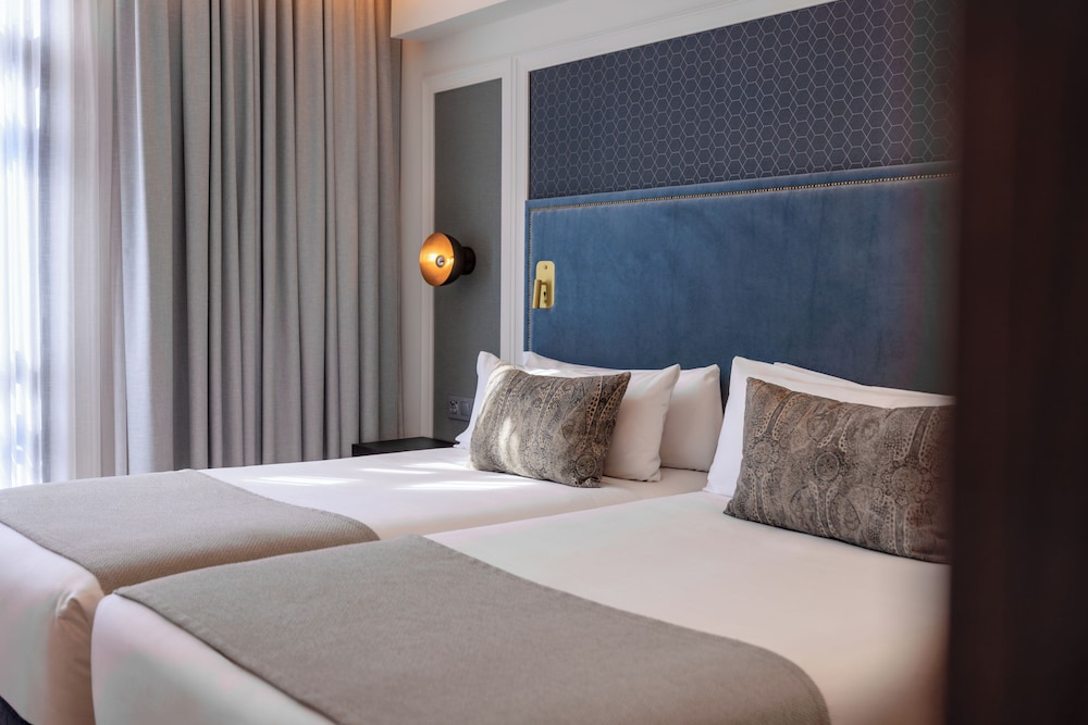 Habitación Premium doble, vistas a la ciudad del hotel Catalonia Plaza Cataluña. Foto 1