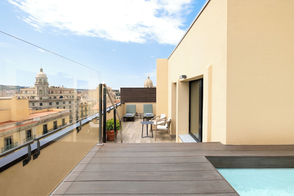 Suite, piscina privada del hotel Catalonia Plaza Cataluña