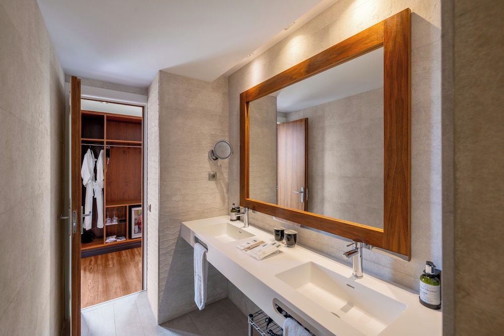 Suite, piscina privada del hotel Catalonia Plaza Cataluña. Foto 6