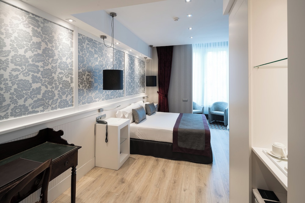 Habitación doble del hotel Catalonia Plaza Cataluña. Foto 2