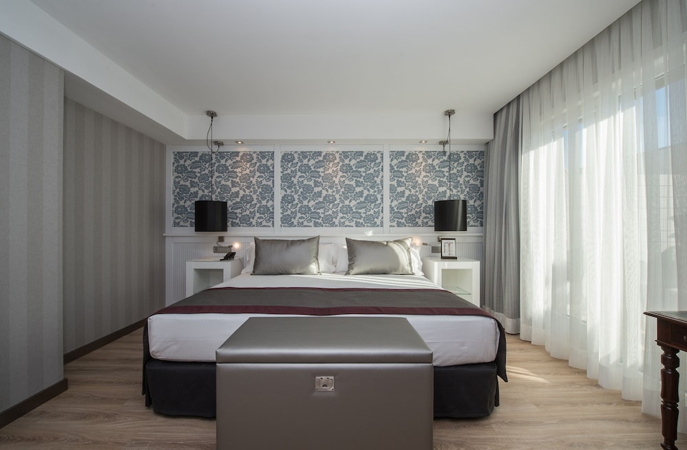 Habitación Deluxe (Pool) del hotel Catalonia Plaza Cataluña. Foto 1