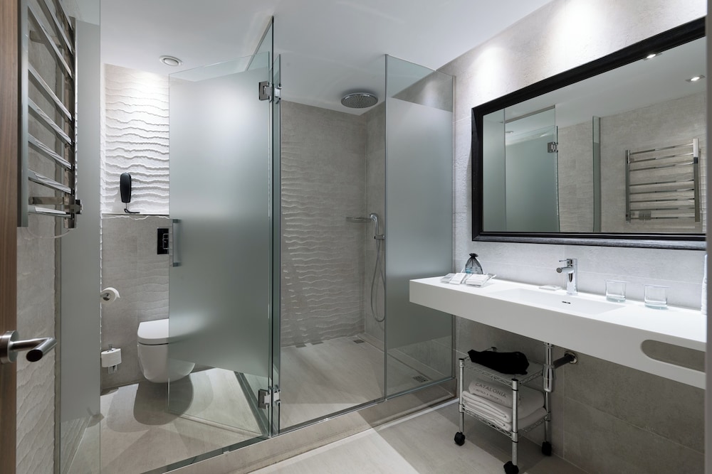 Suite junior, piscina privada del hotel Catalonia Plaza Cataluña. Foto 4