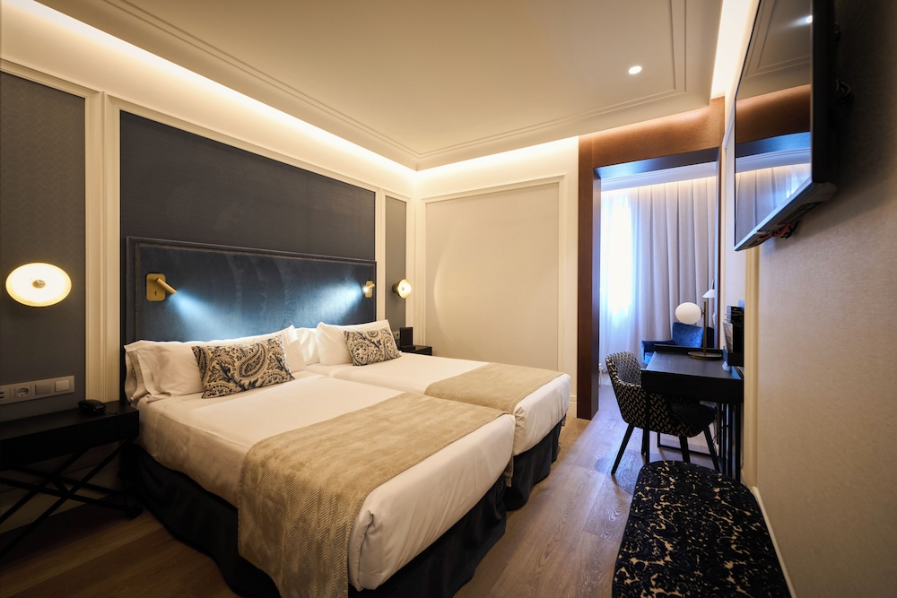 Habitación Premium doble, vistas a la ciudad del hotel Catalonia Plaza Cataluña. Foto 1