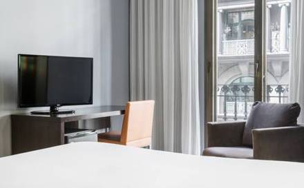 Habitación doble del hotel Ilunion Almirante. Foto 1