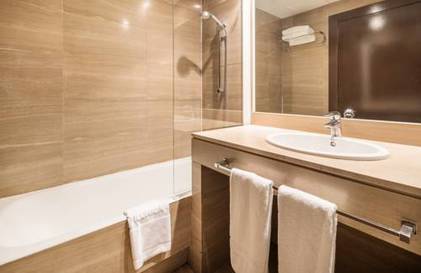 Habitación doble del hotel Ilunion Almirante. Foto 3