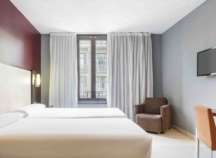 Habitación doble Accesible del hotel Ilunion Almirante. Foto 2