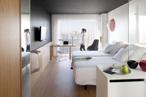 Habitación Doble Deluxe - 1 o 2 camas del hotel Barcelo Sants. Foto 4