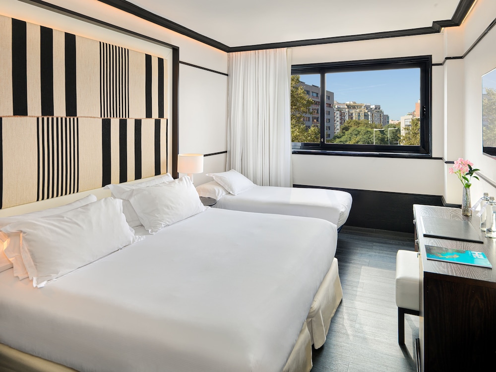 Classic Barcelona con cama supletoria del hotel H10 Marina Barcelona. Foto 3
