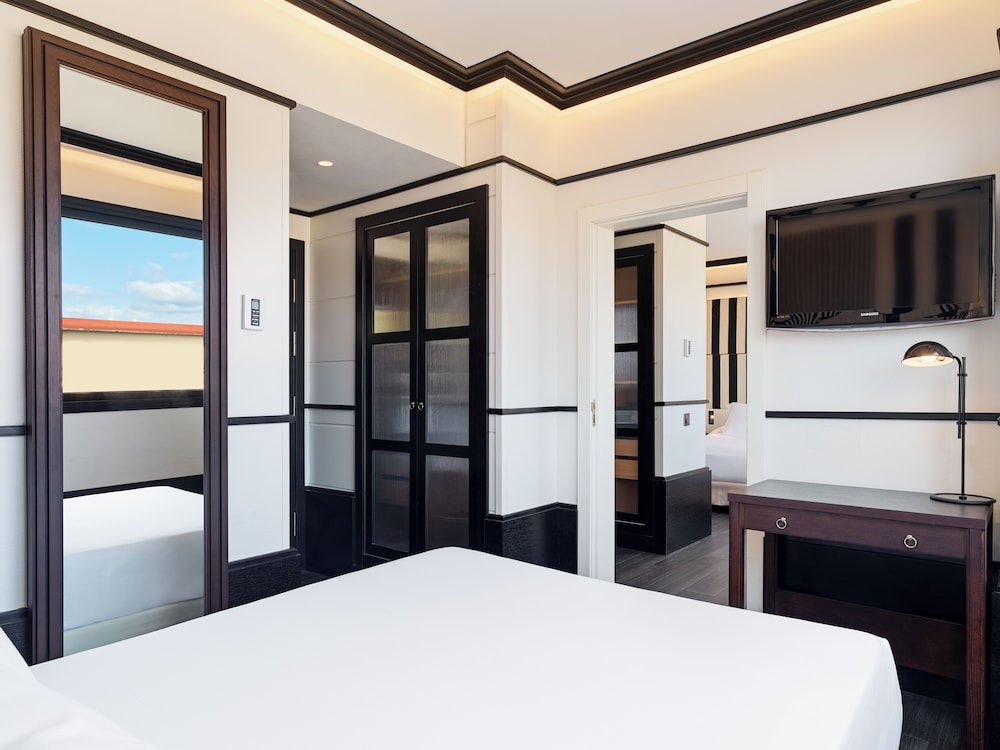 Habitación Familiar del hotel H10 Marina Barcelona. Foto 4