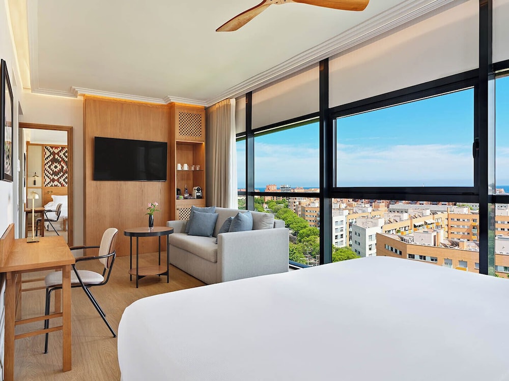 Junior Suite Deluxe del hotel H10 Marina Barcelona. Foto 2