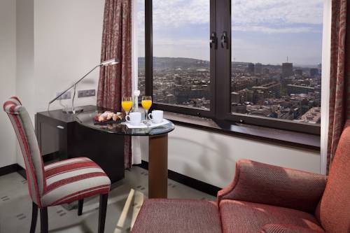 Habitación Premium Vista Ciudad del hotel Melia Barcelona Sarrià. Foto 2